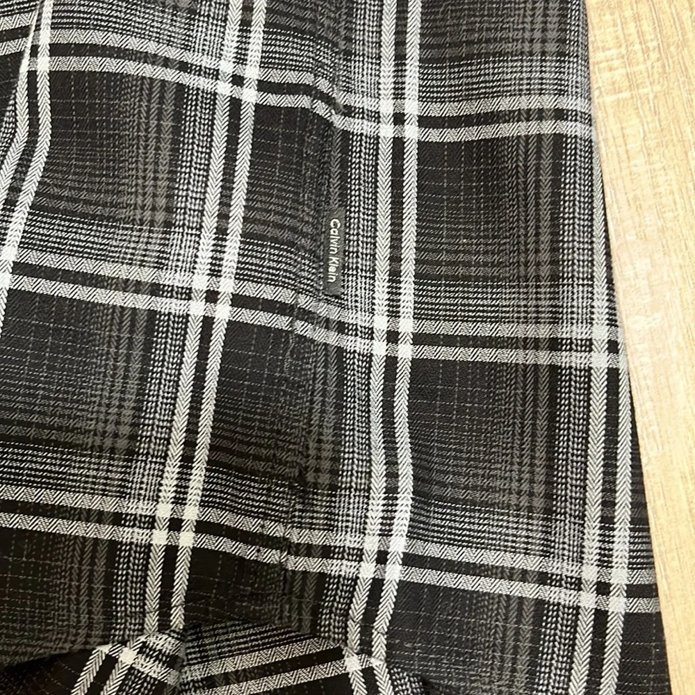 Mens Calvin Klein Black and White Plaid Long Sleeve Button Down Shirt SZ M - Picture 11 of 11